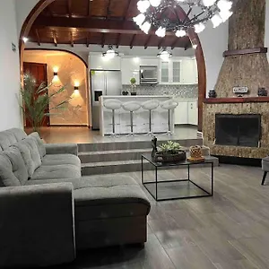 Villa Palos Altos, Medellín